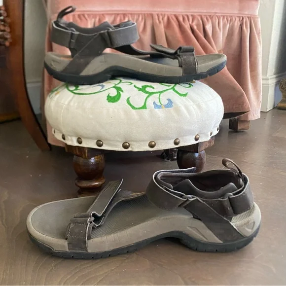 Teva Katavi Hiking Sandals - Picture 4 of 5